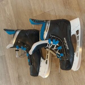 Bauer Prodigy Slide Tie Junior size 3-4 Ice Hockey Skates Skating